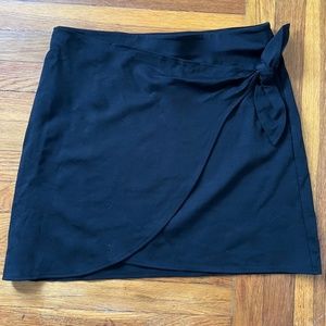 NWT LOFT Faux Wrap Skirt - Black, Size M